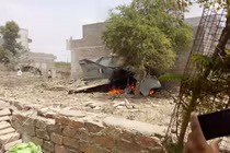 Hiện trường thảm khốc MiG-27 Ấn Độ tông sập nhà dân