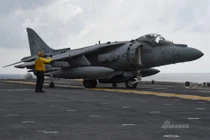 Soi chiến đấu cơ “cực độc” của Mỹ đem tới Biển Đông