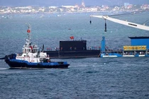 Lai dắt thành công tàu ngầm Đà Nẵng vào cảng Cam Ranh