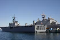 Sina: Nhật Bản sẽ bán tàu đổ bộ Osumi cho Việt Nam?