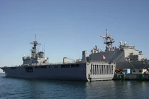 Sina: Nhật Bản sẽ bán tàu đổ bộ Osumi cho Việt Nam?