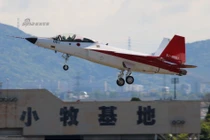 Ảnh tiêm kích tàng hình đầu tiên của Nhật Bản cất cánh