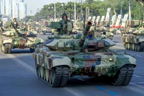 Kinh ngạc kho vũ khí “khủng” của Azerbaijan, Armenia thua xa