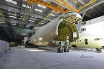 Cận cảnh siêu vận tải cơ An-225 thứ 2 trên thế giới