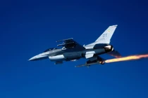 Khám phá tên lửa không đối không số 1 của Mỹ