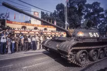 Ảnh cực hiếm duyệt binh mừng chiến thắng ở Sài Gòn 1975