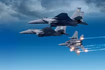 Ảnh: 40 tuổi, tiêm kích F-15 Mỹ vẫn đáng sợ