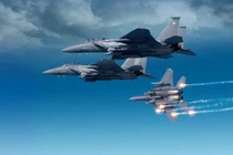 Ảnh: 40 tuổi, tiêm kích F-15 Mỹ vẫn đáng sợ