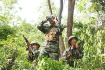 Mục kích bộ đội Việt-Lào tuần tra chung biên giới