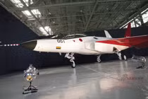 Cận cảnh tiêm kích tàng hình đầu tiên của Nhật Bản