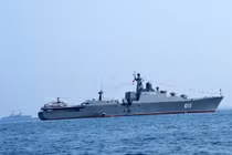 Toàn cảnh tàu chiến Đinh Tiên Hoàng duyệt binh hải quân quốc tế