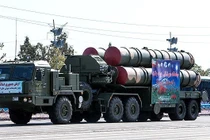 Mục kích duyệt binh khoe vũ khí "khủng" của Quân đội Iran