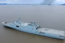 Soi tàu đổ bộ lớn Type 071 thứ 4 của Trung Quốc