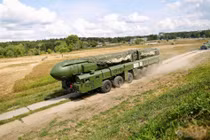 Lộ loại xe chở tên lửa đạn đạo mới của Nga