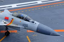 Ảnh: Tiêm kích J-15 Trung Quốc bay trở lại sau tai nạn