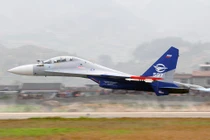 Kinh dị cảnh tiêm kích Su-30 bay sát sạt mặt đất 