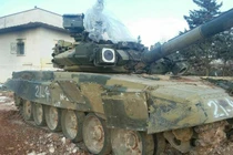 Khoảnh khắc đau lòng với xe tăng T-90 ở Syria