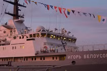 Tàu cứu hộ tàu ngầm Nga rời Cam Ranh, Việt Nam