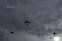 Kinh ngạc: Ba siêu oanh tạc cơ Mỹ vào Biển Đông tập trận