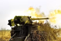 Mục kích pháo tự hành 2S5 Nga lập “hỏa đồ trận”