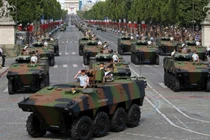 Ảnh Quân đội Pháp duyệt binh hoàng tráng