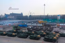 Ảnh dàn xe tăng-thiết giáp đổ bộ ồ ạt tới Indonesia