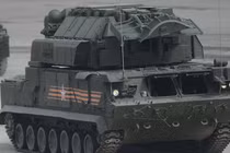 Xem tên lửa phòng không Tor-M2U Nga khai hỏa ồ ạt