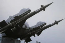 Ngạc nhiên hệ thống tên lửa phòng không SA-3 trên…tàu chiến