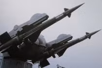 Ngạc nhiên hệ thống tên lửa phòng không SA-3 trên…tàu chiến