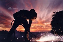 Cận cảnh việc phá dỡ tàu sân bay khổng lồ của Mỹ