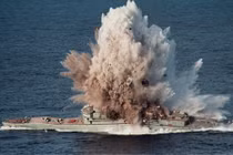 Ám ảnh cảnh ngư lôi 533mm bẻ đôi tàu chiến khổng lồ