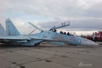 Đắng lòng cảnh dàn máy bay chiến đấu hạ cánh bằng “bụng”