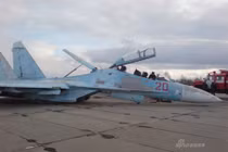 Đắng lòng cảnh dàn máy bay chiến đấu hạ cánh bằng “bụng”