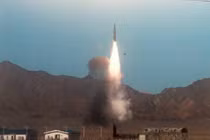 Cực “nóng” ảnh Trung Quốc bắn tên lửa đạn đạo DF-21D