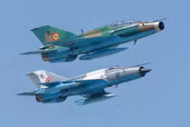 Ảnh: Tiêm kích MiG-21 “song kiếm hợp bích” cùng F-15C Mỹ