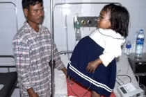 Xót xa bé gái 7 tuổi bụng to gấp đôi cơ thể