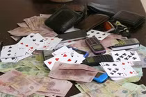 Bi hài vợ mê cờ bạc dựng hiện trường giả lừa chồng