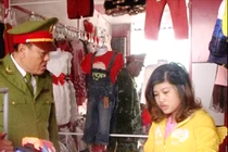 Khách "VIP" chớp mắt cuỗm hàng trăm triệu của gia chủ 