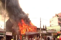 Nhà chủ tịch huyện Krông Nô chìm trong biển lửa