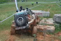 Xem xe địa hình lội nước, trườn bê tông tại Đà Lạt