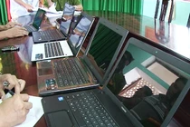 Liều lĩnh nhốt giáo viên lấy trộm 6 dàn máy tính