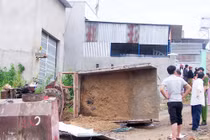 Bám xe công nông, 5 học sinh thương vong