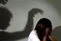 Thiếu nữ 15 tuổi đi chơi bị bạn trai cưỡng hiếp