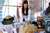 Trai gái Tây trổ tài pha cafe ở tiệc hoa Đà Lạt