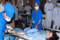 Xét lại việc “miễn tội” cho PGĐ Sở đâm chết người