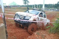 Siêu xe địa hình quậy tưng bừng phố núi Đà Lạt