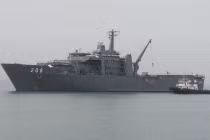 Tàu đổ bộ “khủng” của Singapore viếng thăm Đà Nẵng