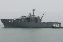 Tàu đổ bộ “khủng” của Singapore viếng thăm Đà Nẵng