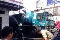 Xe chở 24.000 lít dầu cháy dữ dội gần Tổng kho xăng dầu