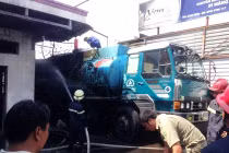 Xe chở 24.000 lít dầu cháy dữ dội gần Tổng kho xăng dầu